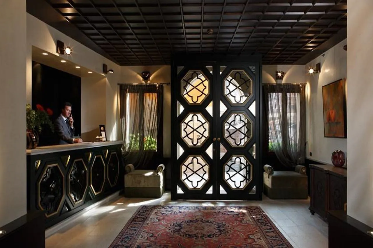 Venice Roulette Hotel 4 4*,