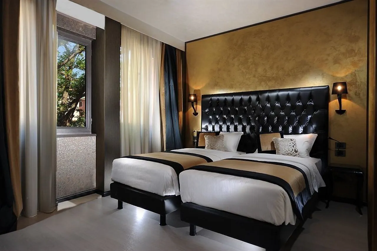 ****  Venice Roulette Hotel 4 Italy