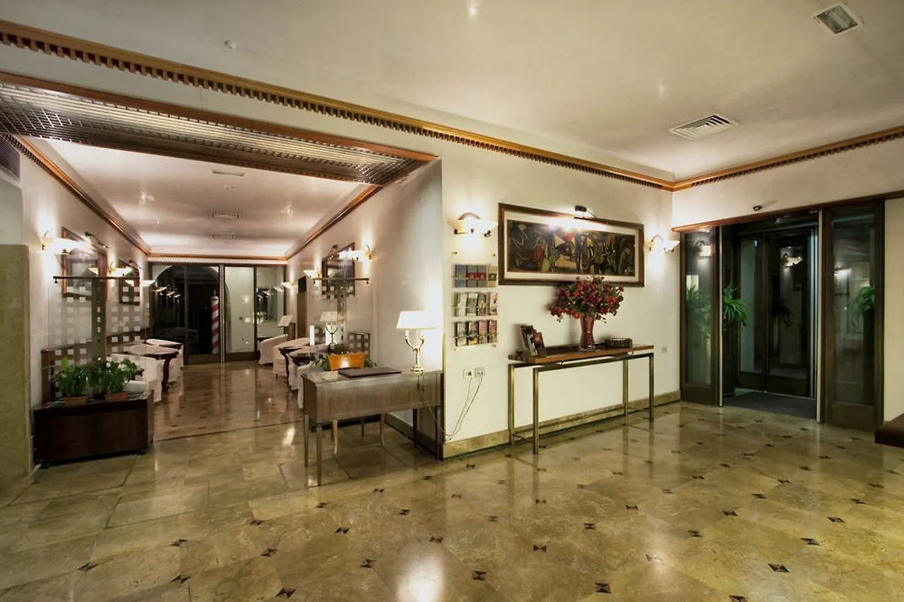Venice Roulette Hotel 4 4*,